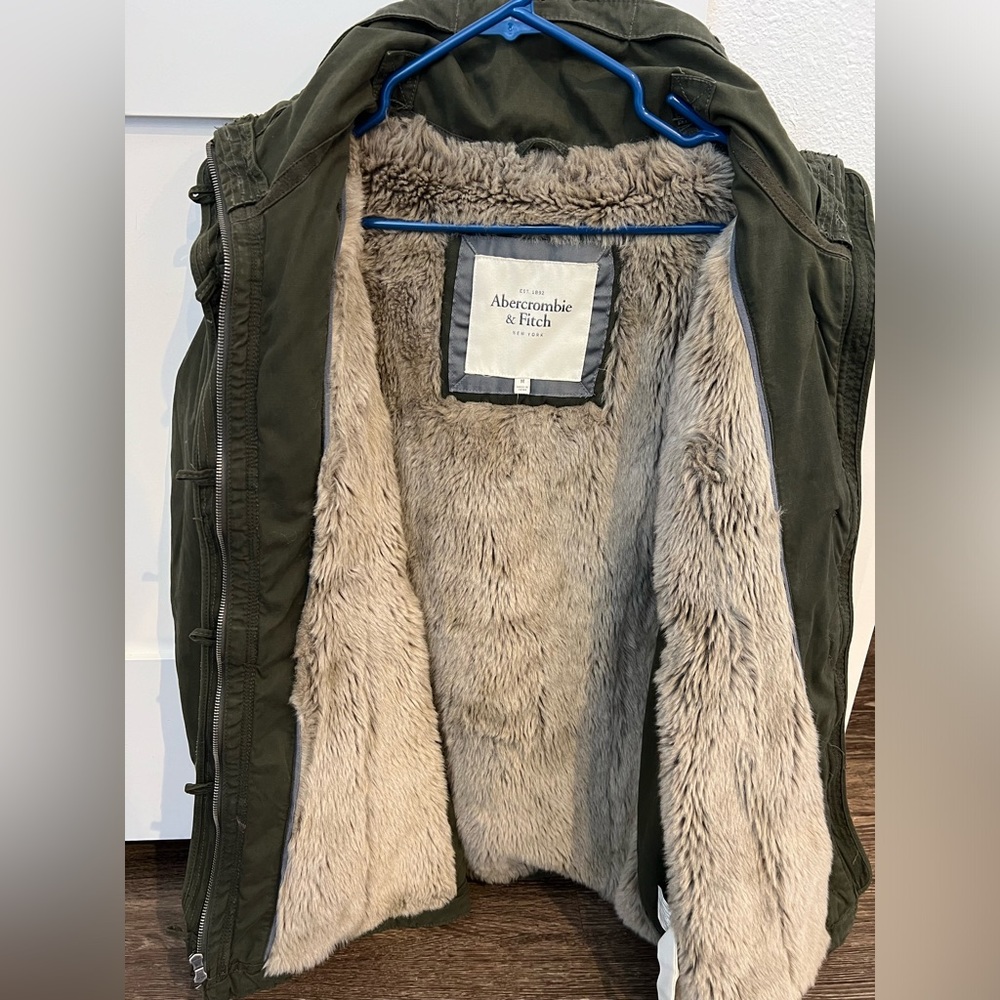 Vintage women’s Abercrombie & Fitch women’s winter jacket.